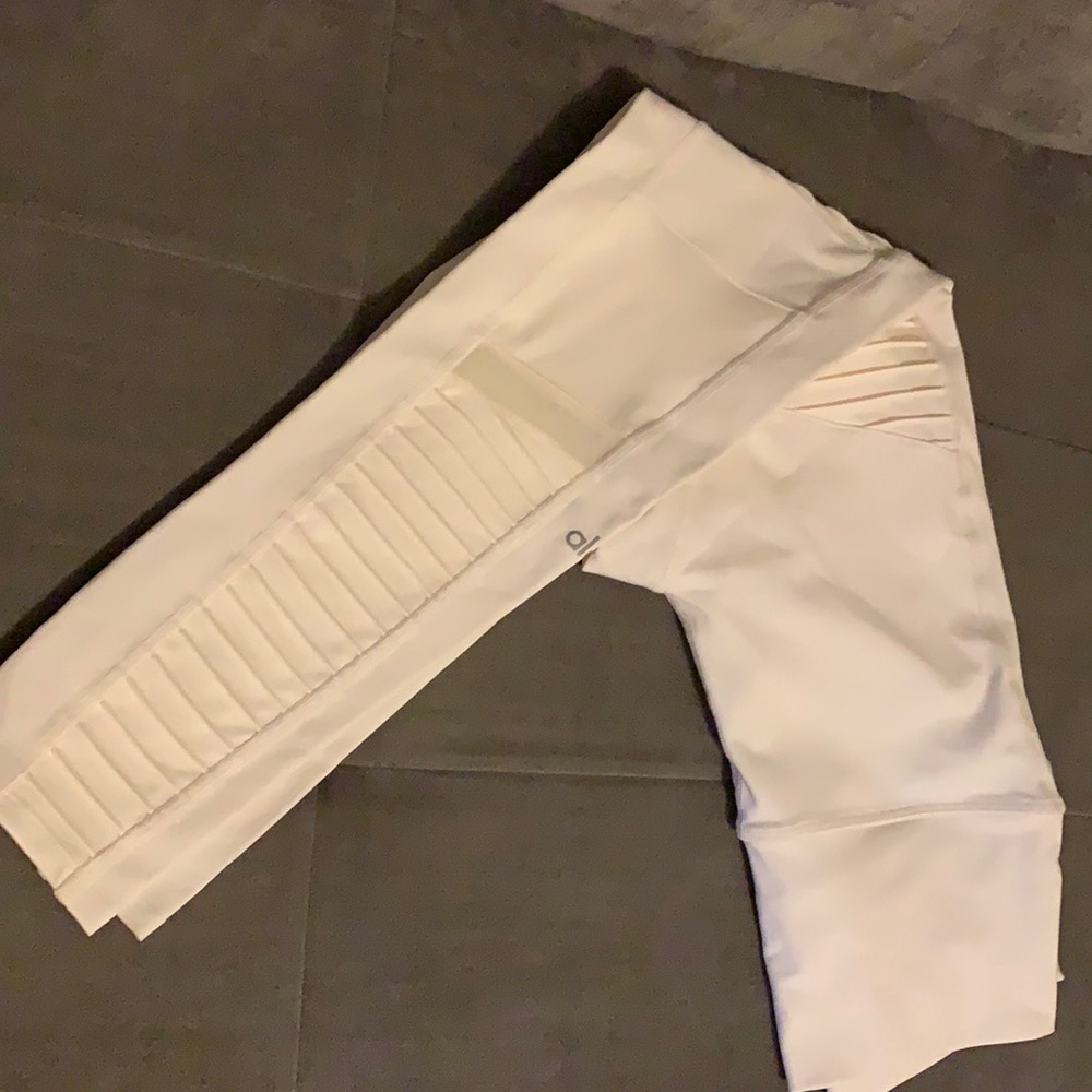 Brand New Never worn ALO Moto leggings!